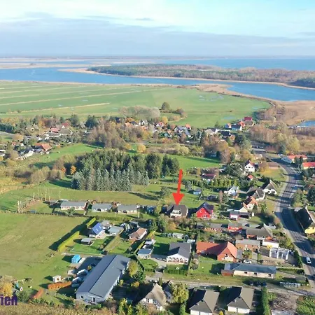 Zum Faehrmann 2 Whg 2 Rechts In 18356 Apartament Pruchten